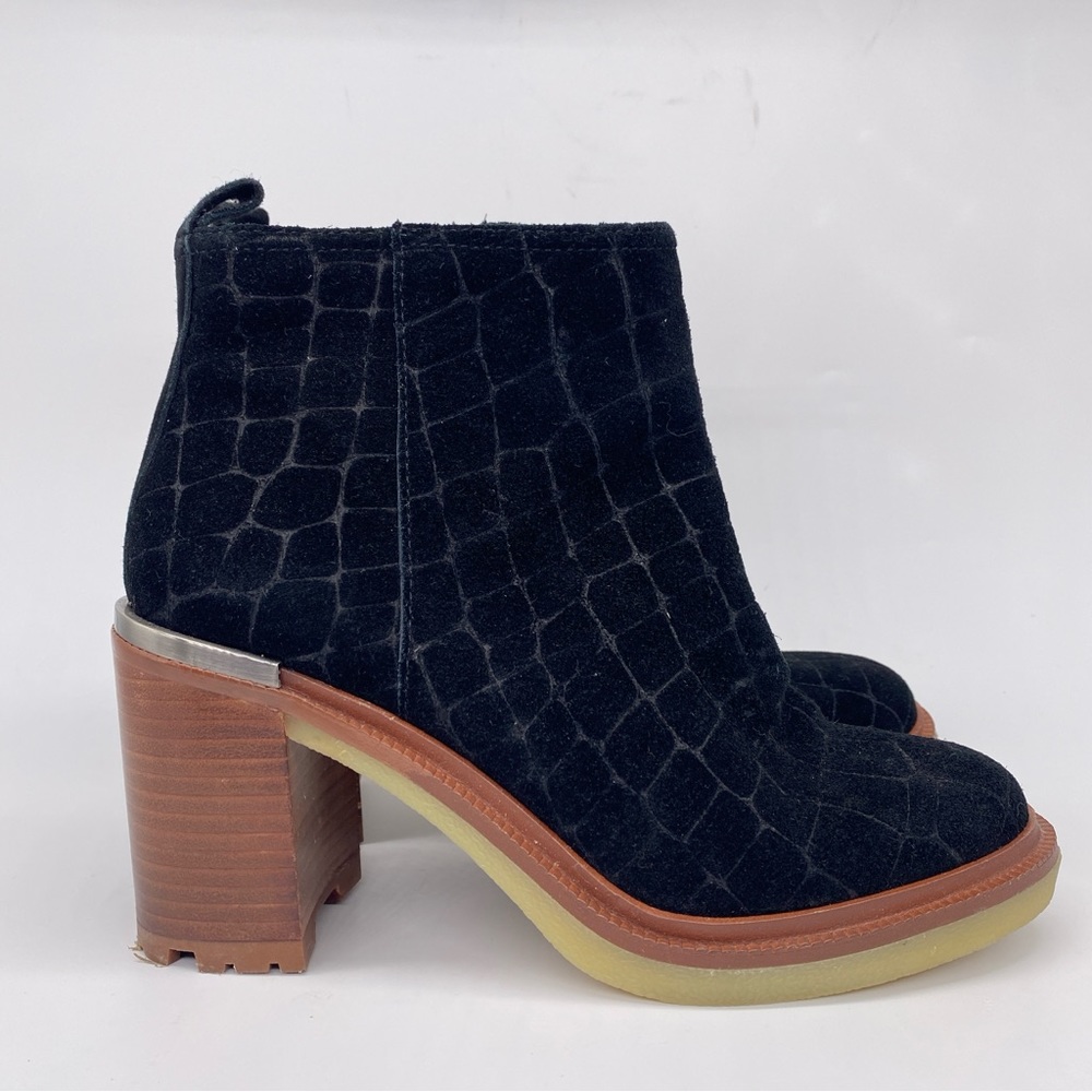 VINCE CAMUTO Suede Croc Embossed Platform Ankle Booties Zip Up Block Heel Sz 6.5